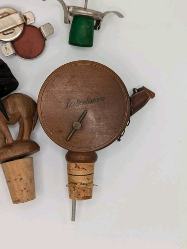 Lotto Vintage Barware Svizzero Musicale Vino Versatore Legno Intagliato Tappi Sughero Tappo EKCO ++ - Foto 3 di 8