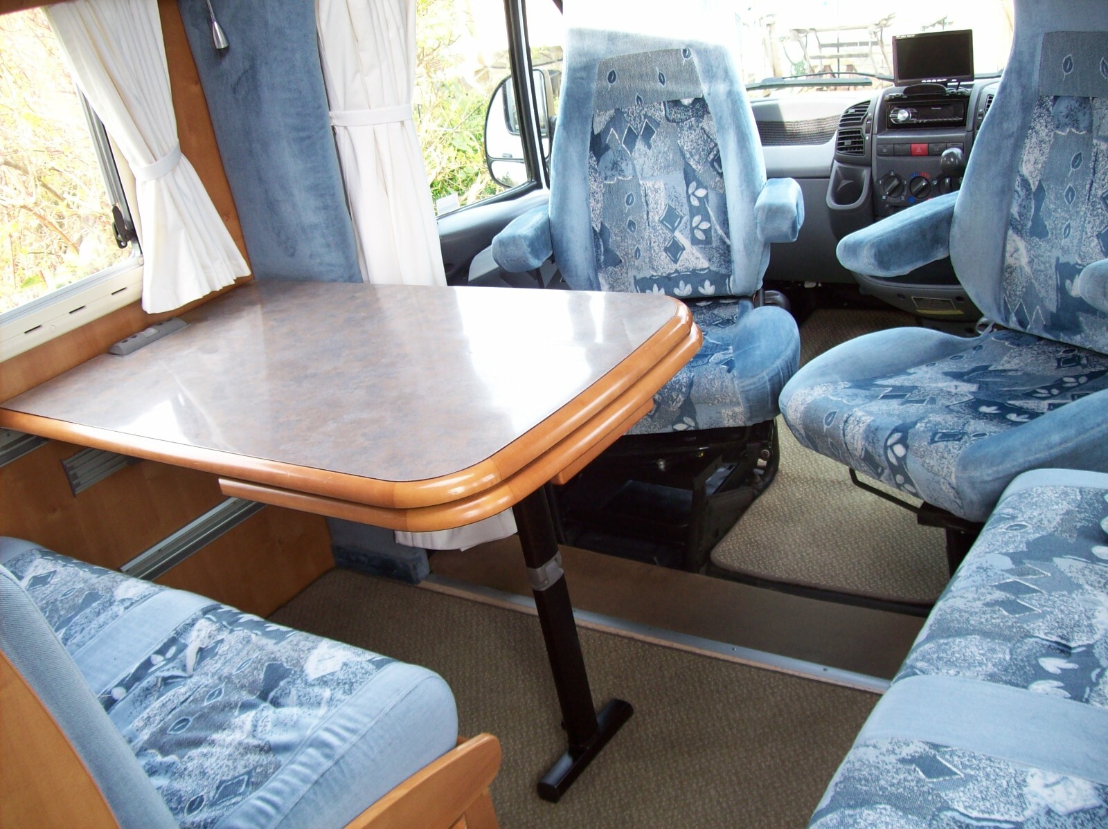 2004 Rapido Le Randonneur 7085f Fiat 2.8 Alko chassis. Towbar, bike