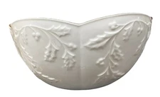 LENOX HOLIDAY HEIRLOOM 12" Cream Porcelain Holly Embossed Gold Scallop Edge NEW