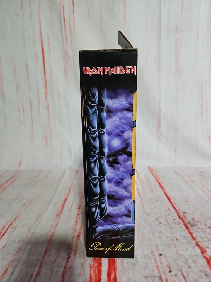 Figura NECA de Iron Maiden firmada por Bruce Dickinson años 40 con certificado de autenticidad Foto 4 de 4