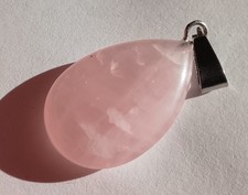 pendentif forme goutte numéro 5 en quartz rose de 23x15x5mm pierre naturelle