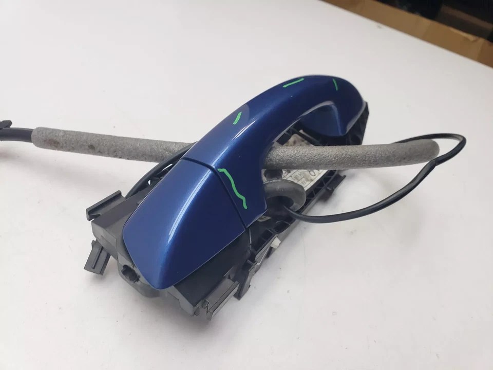 РУЧКА ВНЕШНЕЙ ДВЕРИ VOLKSWAGEN SCIROCCO ПЕРЕДНЯЯ ЛЕВАЯ СТОРОНА СИНЯЯ 2010 - Изображение 4 из 4