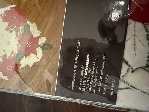 Christmas Spirit Tablecloth 60”x 84” Oblong Holiday Poinsettia NEW - Picture 7 of 8