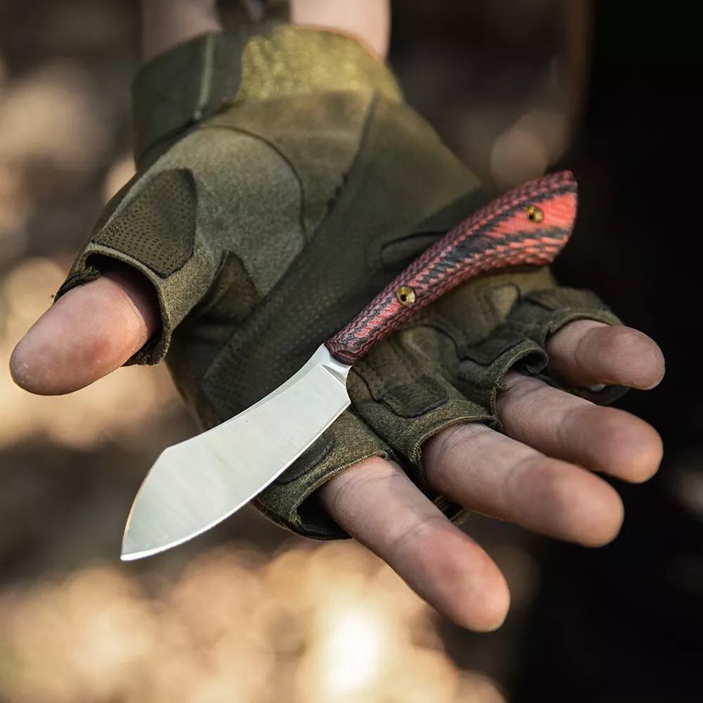 A Knife made of banknotes, most likely the sharpest banknote knife