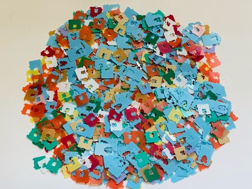 Lot of 1000+ Plastic Bread Bag Clip Tags Tabs For Upcycle Crafts Mixed Colors