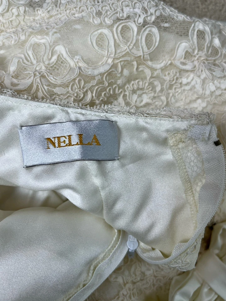 VTG Nella Ivory Lace Satin Wedding Dress Gown w/ Veil Bridal Size 6 Small EUC - Image 4 of 4