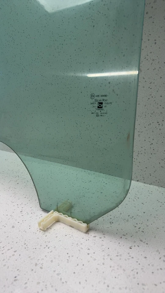 02 03 04 05 06 CADILLAC ESCALADE Front Door Glass/window Cadillac Left - Image 4 of 4