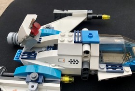 LEGO 70701 Galaxy Squad Swarm Interceptor complete build and pilot minifigure