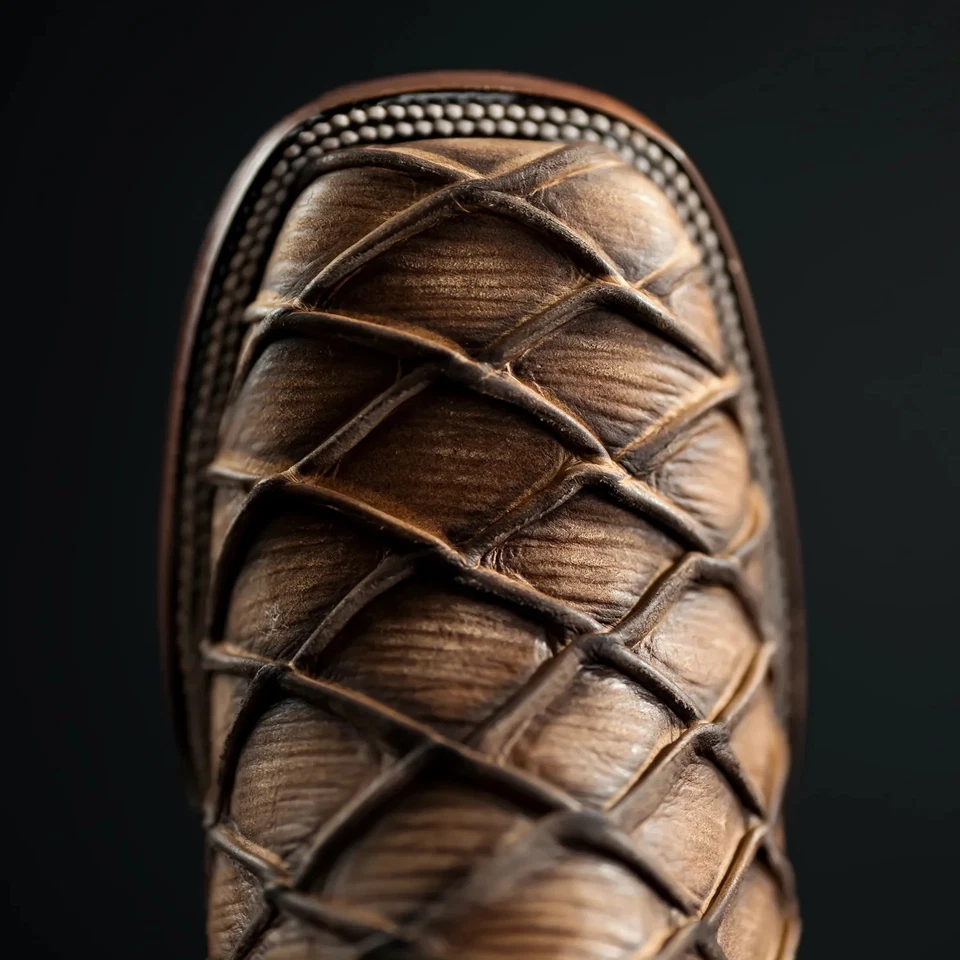 Botín occidental de cuero genuino exótico con estampado de pirarucu de pez monstruo punta cuadrada Foto 4 de 4