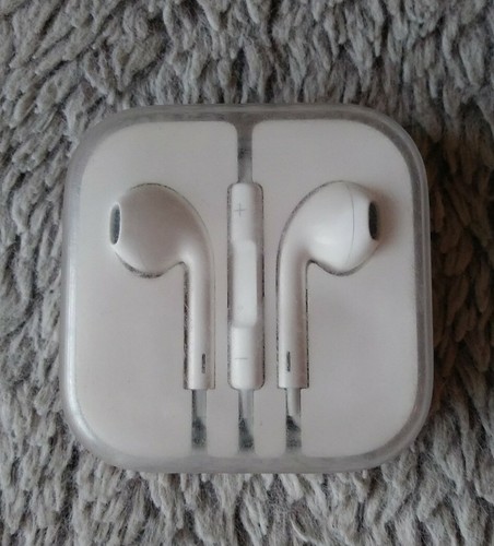 iPod iPad Earbud Headphone 3.5 wired 