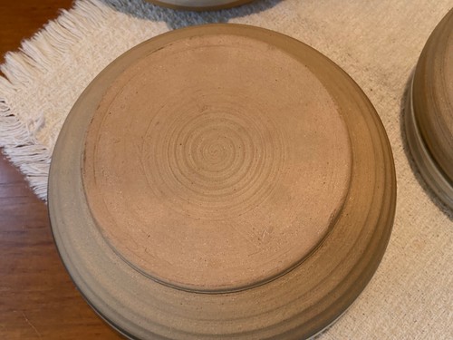 Set of 2 Studio Art Pottery Lidded Casseroles 1Qt, 3/4Qt Bone Green Beige Stripe - Picture 7 of 17