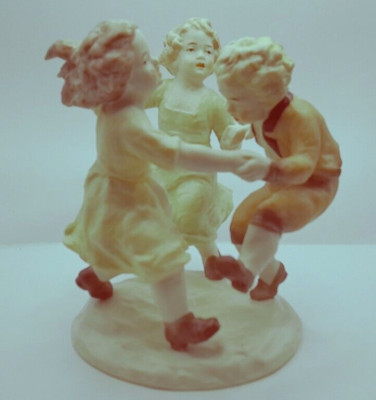 22683/ Schaubach Kunst Porzellanfigur 3 tanzende Kinder Reigen 1194  Höhe 15 cm