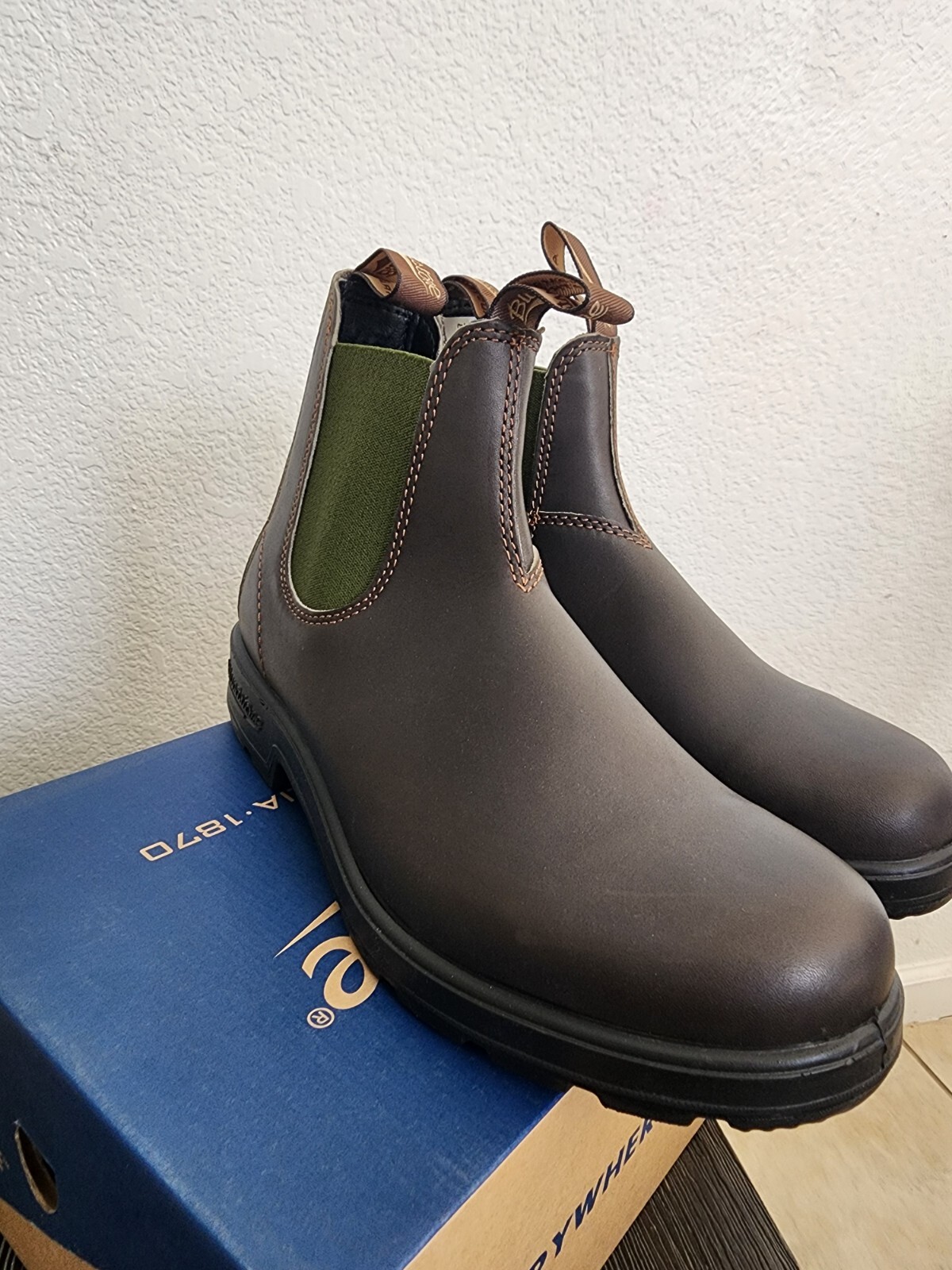 blundstone boots men