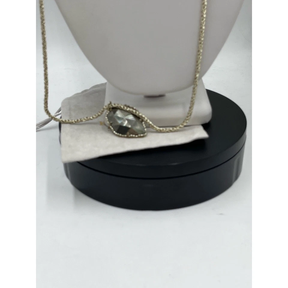 Collar Colgante Kendra Scott Pirita Marrón y Chapado en Oro Corla Foto 3 de 4