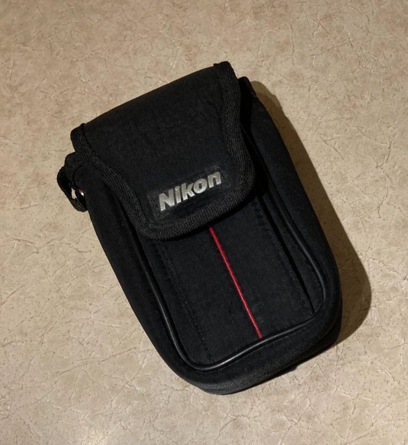 Bolsa acolchada compacta para cámara Nikon con correa Foto 2 de 4