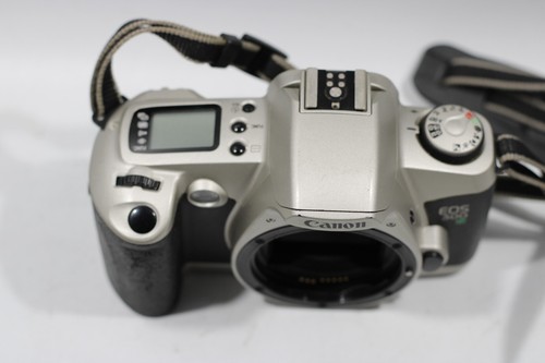 Canon EOS 500/ 35mm SLR Film Camera BODY ONLY - Picture 3 of 7
