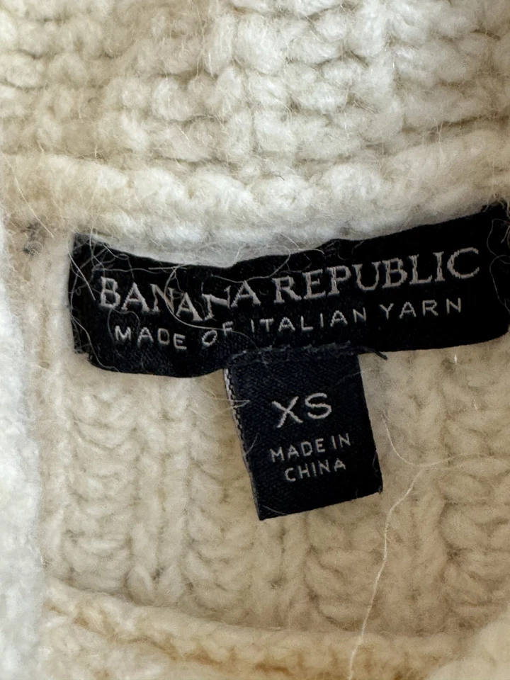 Suéter feminino Banana Republic fio italiano malha robusta gola alta creme XS - Imagem 3 de 4