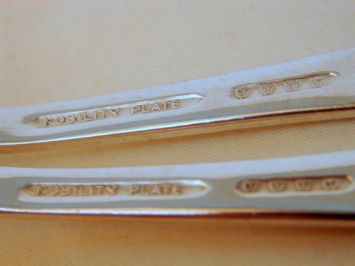 4pc Set Nobility Silver Plate Reverie Dinner Forks, 2 Dinner, 2 Grill, Excellent - Picture 8 of 8