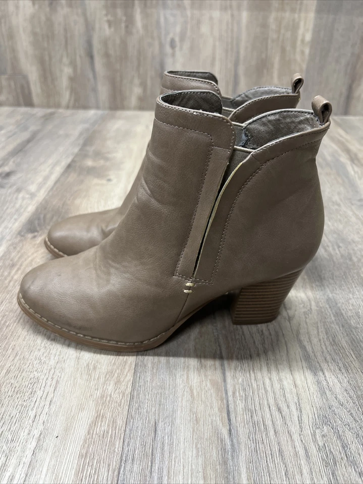 Wet Seal Women Style Mid-Calf Boot In Brown Size 6.5 Faux leather - Image 4 of 4