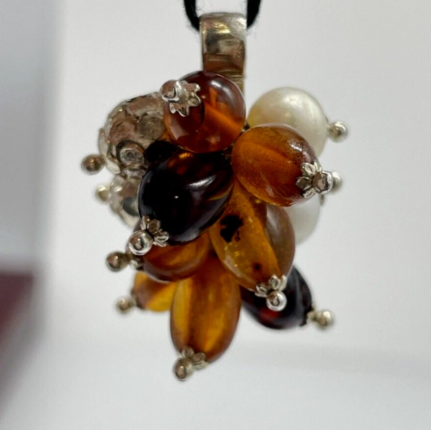 PENDENTE IN ARGENTO 925 VINTAGE GRAPPOLO DI PERLE PIETRE E AMBRA NATURALE DONNA. - Immagine 3 di 4