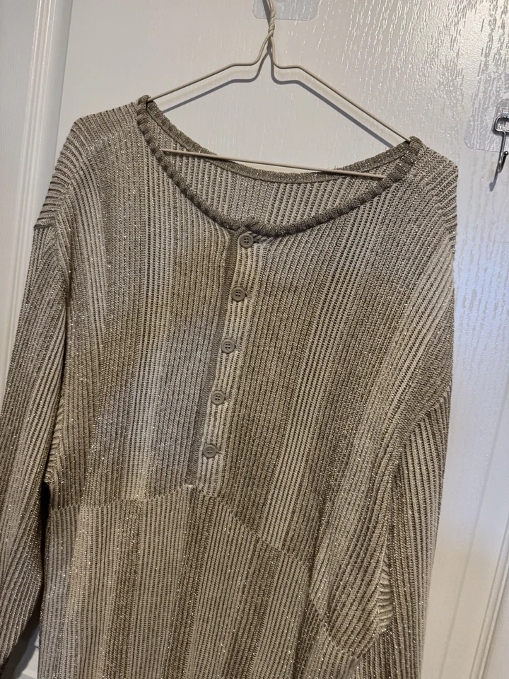 HERMOSO SUÉTER METÁLICO DORADO, PROBABLEMENTE GRANDE XL, LEER - SIN ETIQUETAS Foto 3 de 4