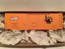 HO Accurail 3137 New Jersey Central 40’ Plug Door Insulated Steel Boxcar Kit CNJ