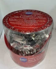 New Wilton Holiday Christmas Metal Cookie Cutter 18 Piece Set Baking