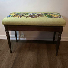 VINTAGE NEEDLEPOINT WOODEN PIANO STORAGE BENCH WITH MUSICAL THEME Steinway kawa