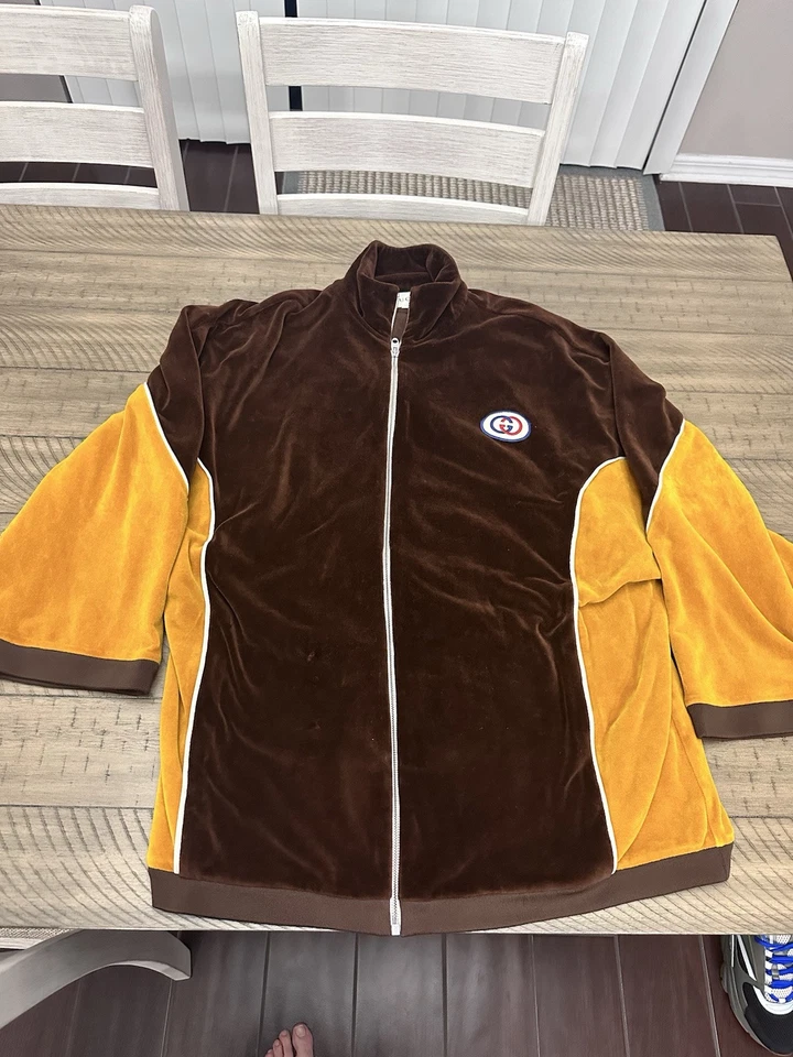 Chaqueta de terciopelo Gucci talla pequeña de gran tamaño Foto 2 de 4