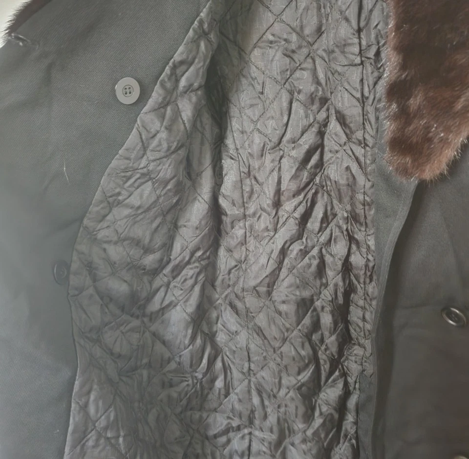 vintage authentic ISAAC MIZRAHI black wool &  FUR coat SIZE 4 - Image 4 of 4