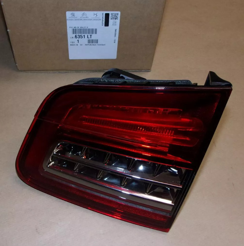 Feu arriere droite Citroen C5 X7 reparation carrosserie brisee apres choc