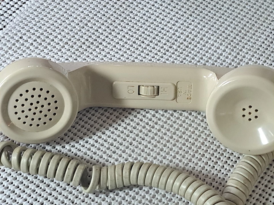 Vintage Cortelco 250044-VBA-20M Single Line Corded Phone, Untestes - Image 3 of 4