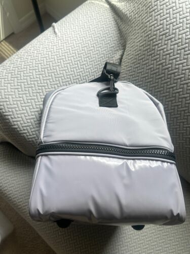 Samantha Brown TO-GO Polyester COATED Bottom Weekender SILVER Nwt - Picture 4 of 7