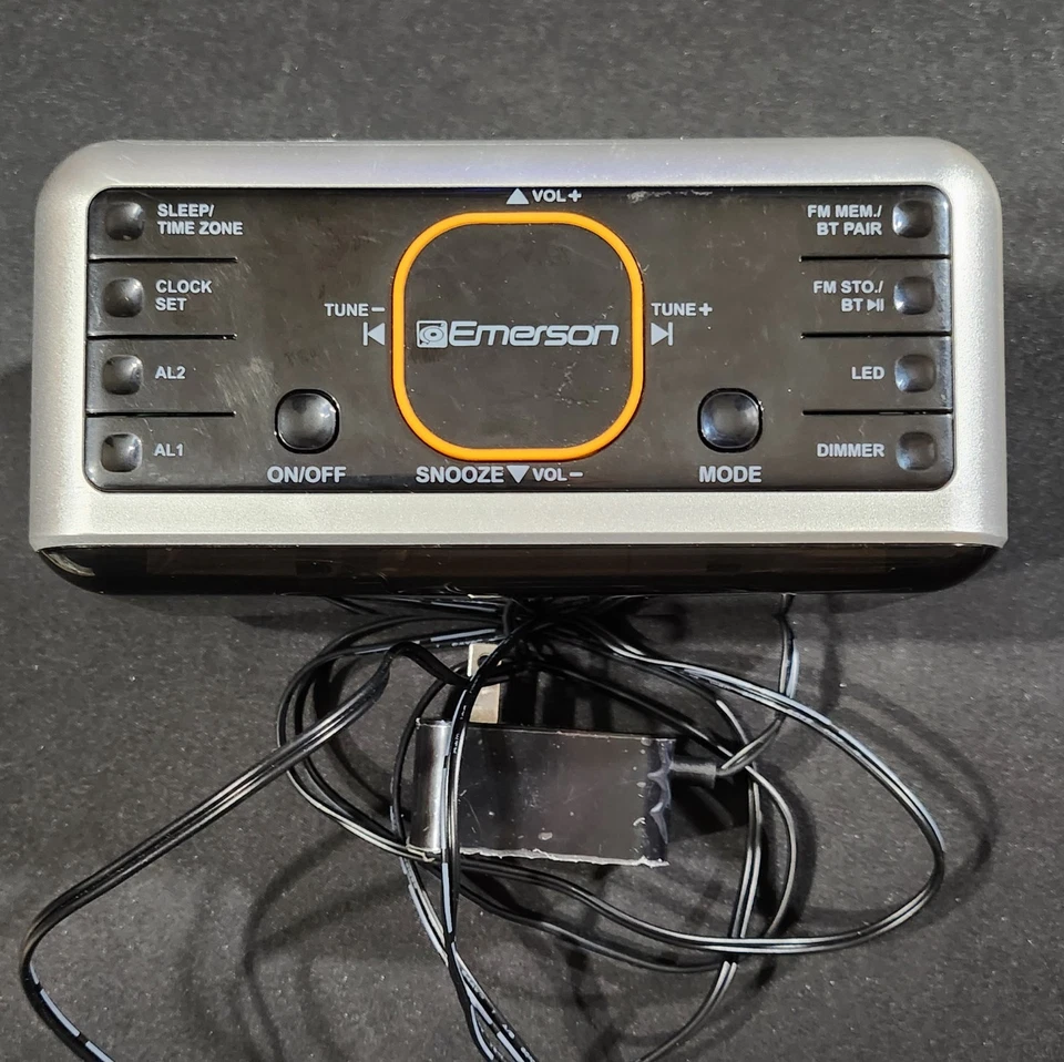 Emerson Radio SmartSet Alarm Clock Radio with Bluetooth Speaker - CKS1521 - Image 3 of 4