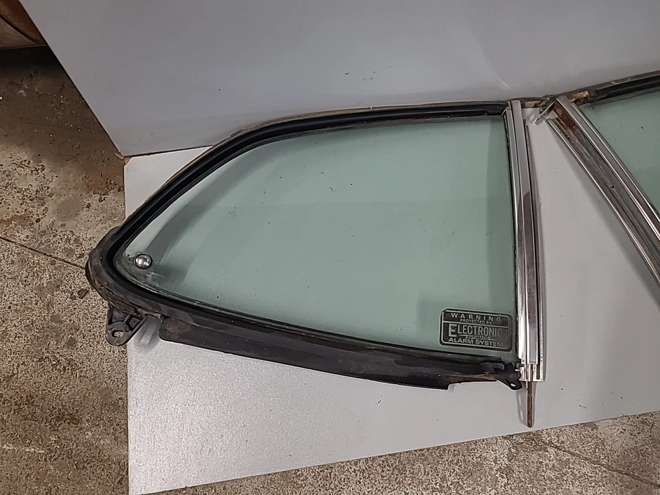 1970-76 Plymouth DUSTER REAR 1/4 POP OUT WINDOW Quarter Glass Set - Image 2 of 4