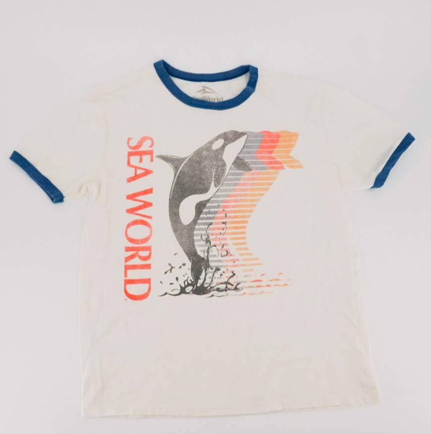 Sea World Whale T-Shirt White Short Sleeve Adult Size Small