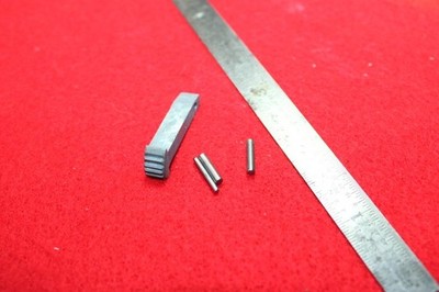 Raven ,P25 used part, Magazine catch and 3 drift pins,32626-452