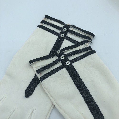 Vintage New Stretchies Ivory Nylon Gloves Deadstock One Size Tiny Button Detail - Picture 5 of 11
