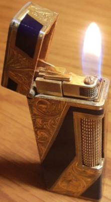 Working Royking Dunhill gas lighter black gold without box