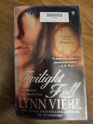 Novel of the Darkyn Ser. 6.: Twilight Fall by Lynn Viehl. Ex-library. Laminated 