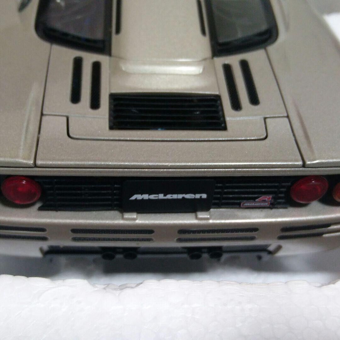 1/18 AUTOart Mclaren F1 Signature Platinum Silver w/ Box 1/18 AUTOart Mclaren F1 Signature Platinum Silver w/ Box