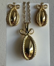 Joan Rivers Egg w Bow Pendant & Pierced Earrings Goldtone 30” Chain
