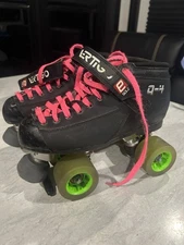 Freshmeat Roller Derby-Skates,Helmet,Knee,Elbow& Wrist Pads 3 Set Wheels & Tools