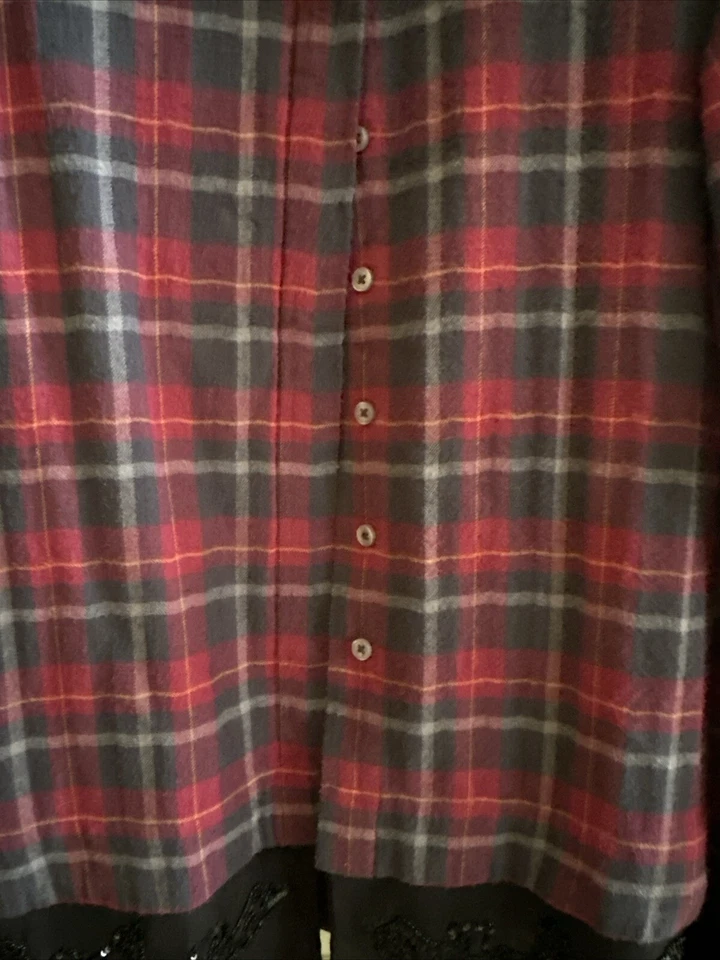 Camisa suave envolvente con botones de franela con detalle de cuentas 1X Foto 4 de 4