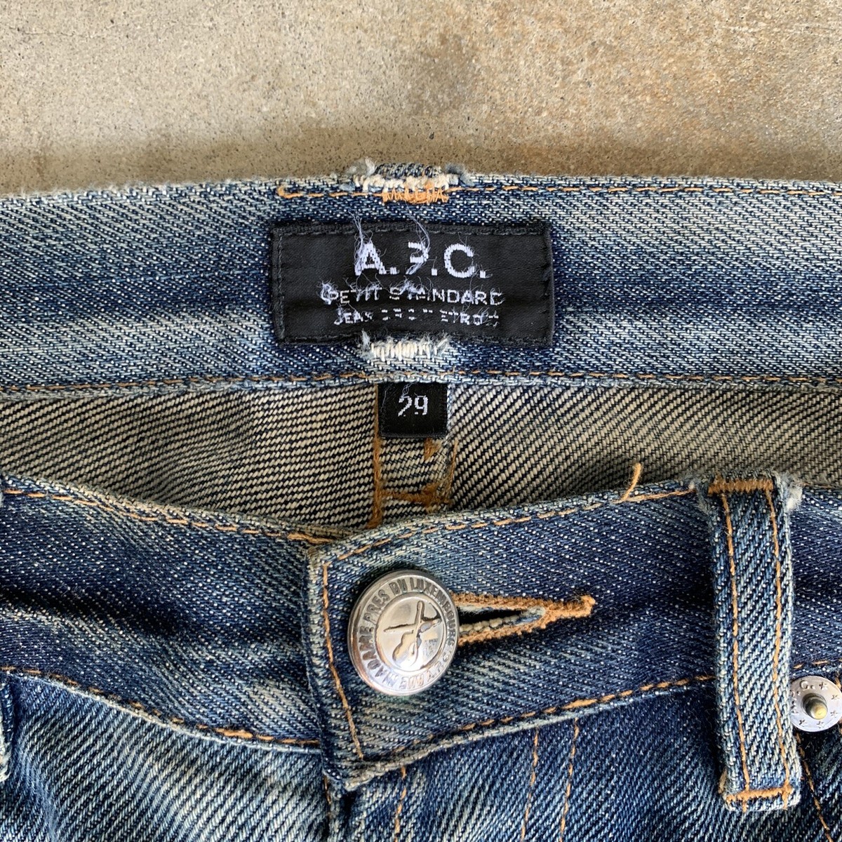 新品 A.P.C PETIT NEW SATNDARD 29 Petit New Standard – gravitypope