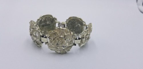 Vintage Signed Sarah Cov Silver Tone Nugget Bracelet With White Frosted Finish - Picture 5 of 11