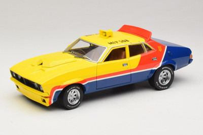 DDA012 Ford Falcon XB 4-Door V8 Interceptors Greenlight 1/18