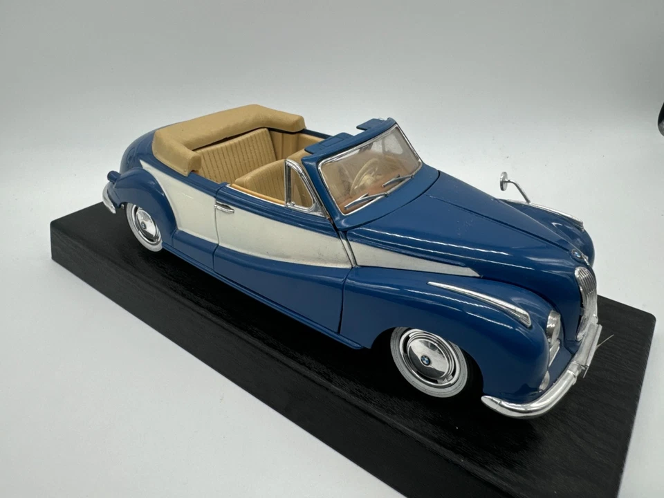 Modellautos 1:18 Maisto BMW 502 1955 blau - Bild 4 von 4
