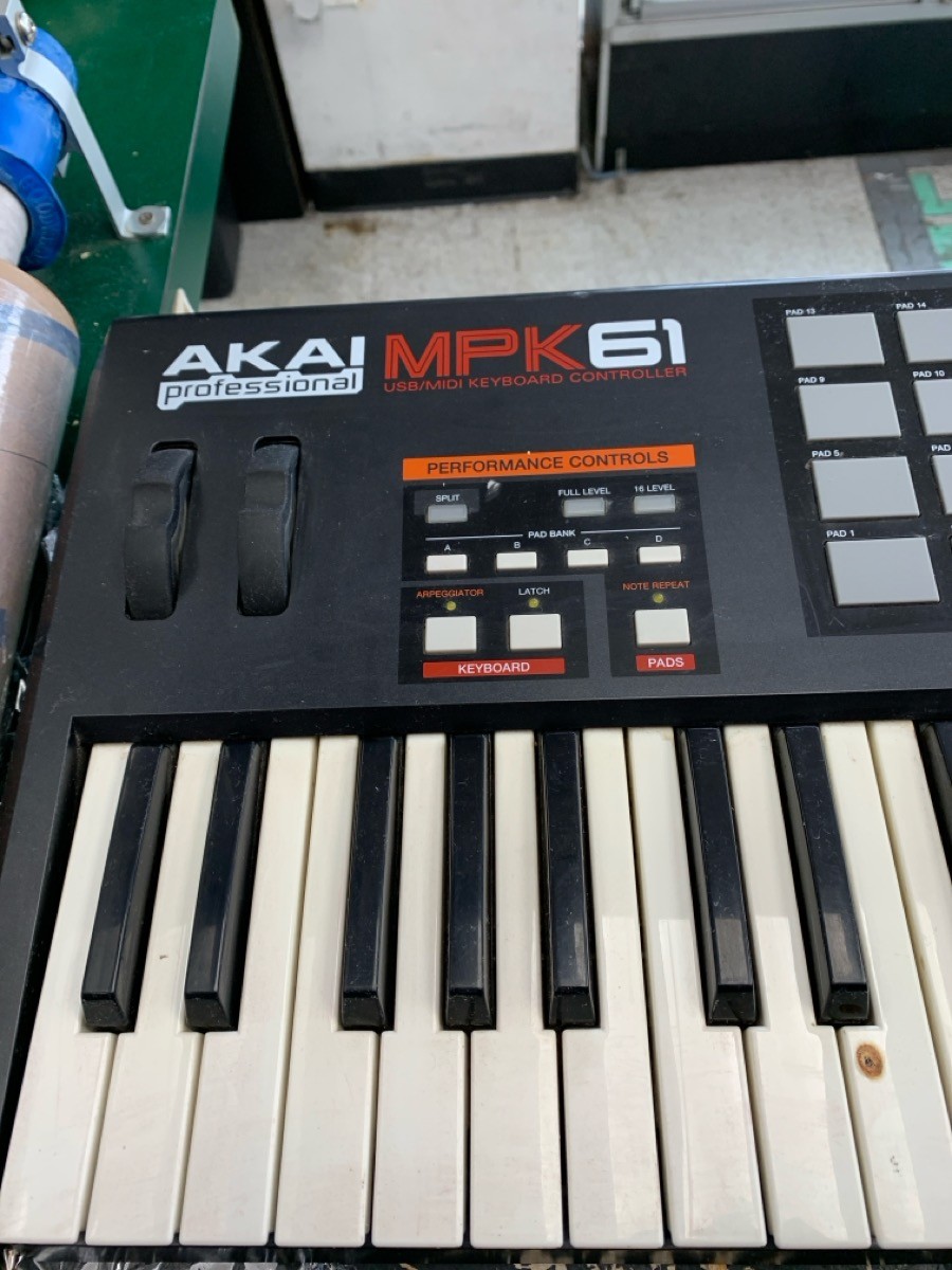 【avan】アカイプロフェッショナル　MPK61 Amazon.com: Akai Professional MPC Key 61 - Standalone Music