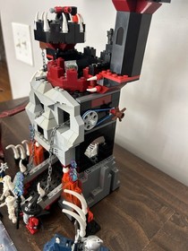 LEGO skeleton&rsquo;s castle 7093 with manual & minifigures 